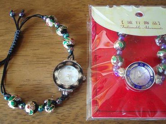 免税店で買った時計です。<br />七宝焼きでアジアンな感じのおしゃれな時計です♪<br />紐のとこが調節できてイイ感じ！