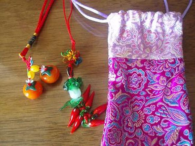 士林夜市で購入したストラップです。<br />ストラップは６個で１００元でお得でしたよ〜<br /><br />携帯入れは免税店で購入。