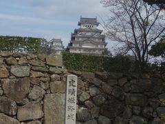 お城の外のお堀から　姫路城が見えてきました。
ワクワク♪