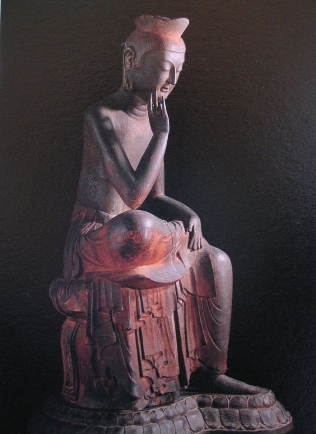 絵葉書を写しました<br /><br />確か、小学校の修学旅行で<br />お会いした筈ですが・・・<br />覚えてない<br /><br />弥勒菩薩は現在仏様の序列では如来に継ぐ地位です。<br />地位は菩薩・観音ですが、如来に最も近い地位にであるのが弥勒菩薩です。<br />５６億７千万年後に如来になられるようです。<br /><br />５６億７千万年後に再会したいものです。