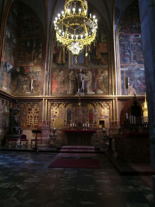 聖ヴァーツラフ礼拝堂<br /><br />聖ヴィート大聖堂の東側にあります。<br />ここは一般の人は入れないのですが、入口から写真を撮ることはできます。