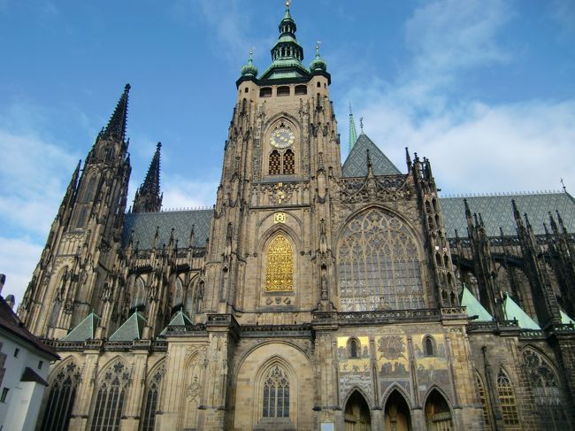 聖ヴィート大聖堂を出て写真を。<br />