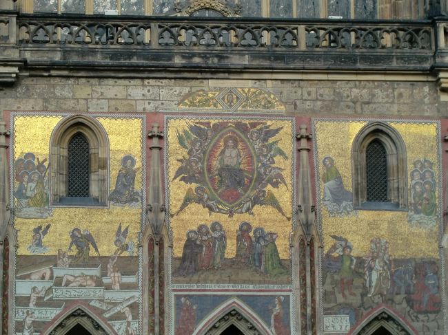 右側にある絵をアップ