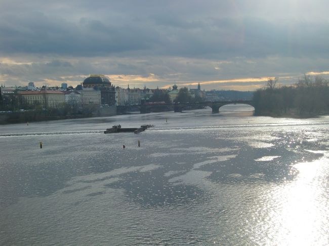 カレル橋からヴルタヴァ川を