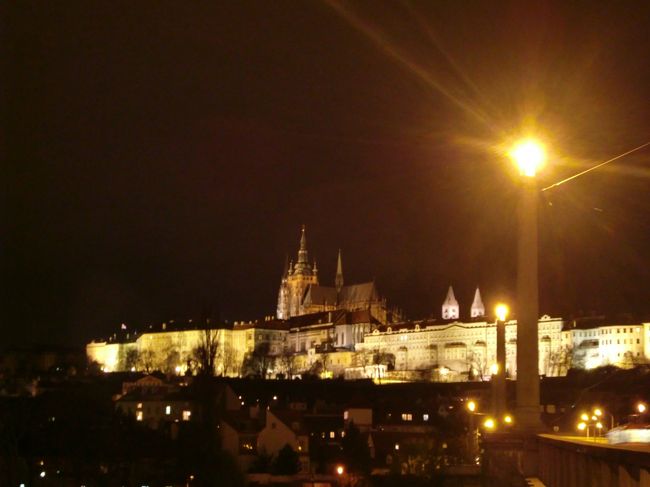 夜のプラハ城