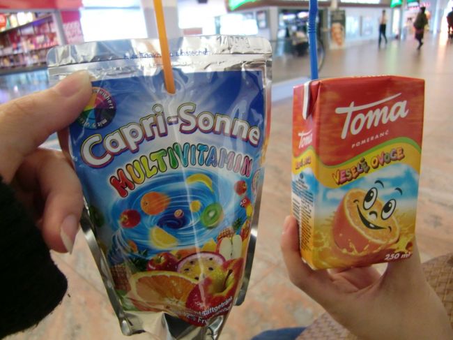 翌日は朝から空港へ移動して帰国。<br /><br />お金が余ったので、こんな可愛いジュース買ってみました。