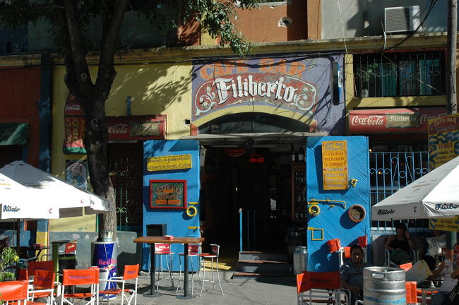 ここはカフェ・バー