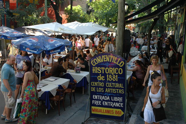 メイン通りは賑わってます。<br />いやー、なんか楽しい所ですね。