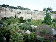 天国の石切り場:ギリシア時代、神殿や旧市街の住宅を建てるための石を採ったところ。