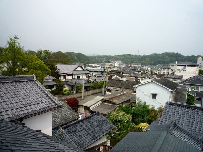 天守閣のような増築した建物の上からの眺め