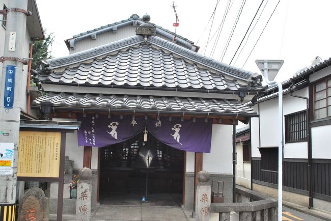 薬師堂．しっかりと十二神将もそろう．