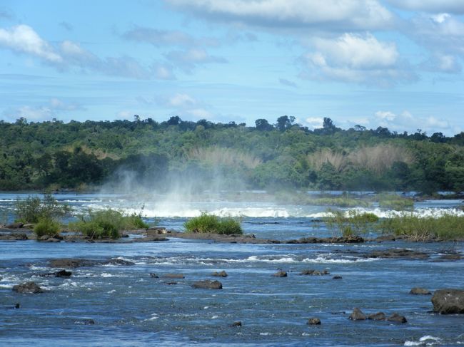 滝上からです<br />上からでも、水しぶきが見えます。