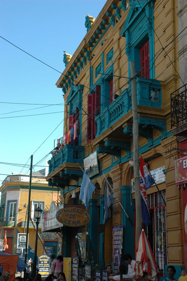 ここはMuseo de Cera（セラ博物館）。<br />ブエノスアイレスの歴史が分かる、ロウ人形博物館。