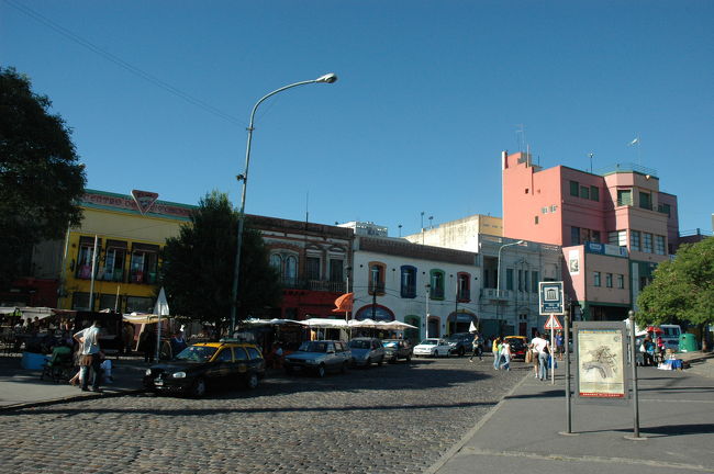 いやー、楽しい場所でした！<br />黒と黄色のボディのタクシーを捕まえて、今度はプエルト・マデーロ地区に向かいます。