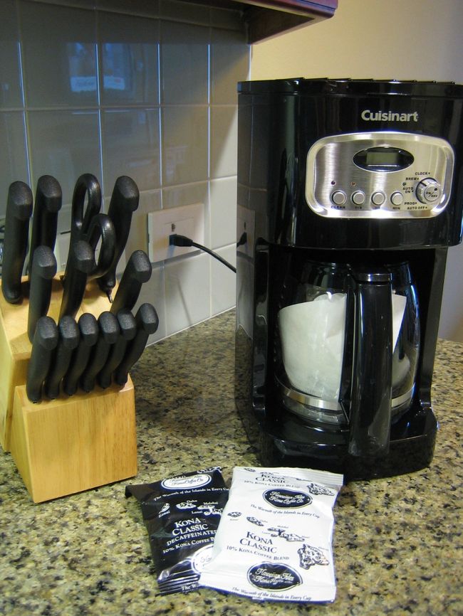 コーヒーポットもかっこいい☆<br /><br />コナコーヒーの粉はｱﾒﾆﾃｨで置いてありました