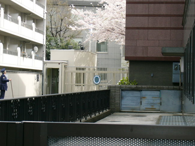 イスラエル大使館<br /><br />アイルランド大使館の近く、一番町に立地。<br />通りから深く奥に入ったところに門がある。