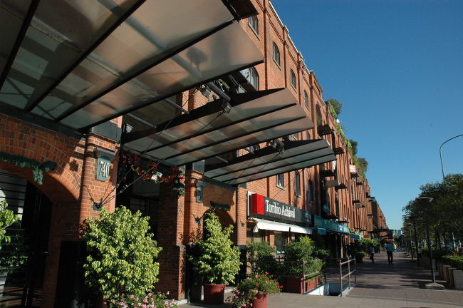 赤レンガ倉庫は延々と続いています。<br />夕食のお店を探していますが、意外と閉まっていたりします。