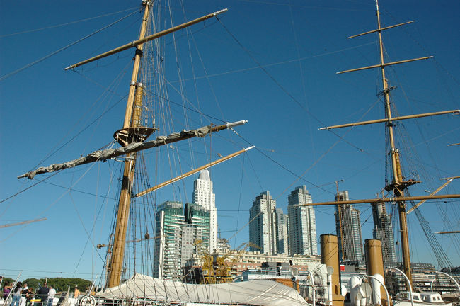 結局、チェーン店のお店で夕食。<br />またまたステーキをがっつりと頂きました。<br /><br />この後のタンゴ・ショーの時間が迫ってましたので、またまたタクシーに乗ってホテルに向かいました。<br />この日の３度のタクシーともに、ぼられることもなく、いずれもちゃんとしたドライバーさんでした。