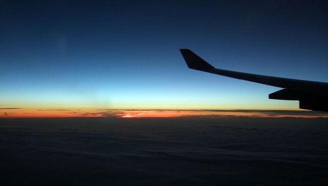 　そして、ミュンヘンでLH714便に乗り替え、日本へ。<br />　ミュンヘン〜成田のルフトハンザ便はA340-300を使っているので、窓際が２列座席になっているのが二人旅にとってはありがたいです。<br /><br />　今回、体調の面でいろいろ大変で充分回れなかったこともありますが、是非再訪したいです。<br />　美女の谷の宿に泊まって一日中ワイン三昧したいだとか（無茶です）、ヘーヴィーズで日がな一日浮かんでいたいだとか（ホントは健康上ダメです）、ブダペストだって５泊もしながらまだ行っていないところがたくさんありますし、トカイやミシュコルツだって行きたいなぁ。