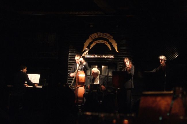 いよいよ開幕。<br />ＮＹなどではこのようなショーはほぼ撮影禁止だけど、ブエノスアイレスは太っ腹です。