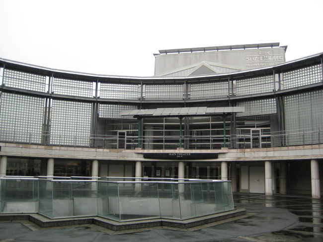 食べ終わったところで<br />そろそろ劇場ロビーへ移動。<br />中を探索します。