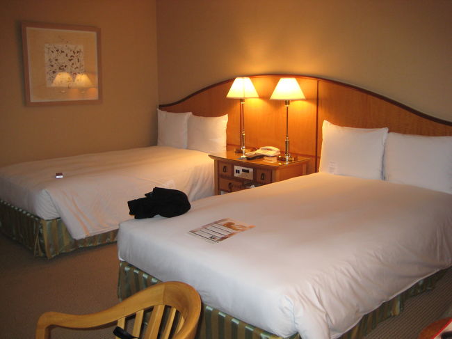 浜松町の駅から歩いて５分強。<br />ホテルインターコンチネンタル東京ベイへ到着。<br /><br />２人で１２５００円の宿泊プランを見つけたので<br />ここに決定！！