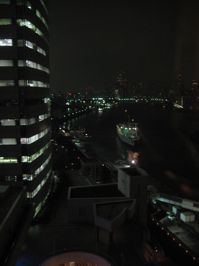 部屋は隅田川が見えるリバービュー。