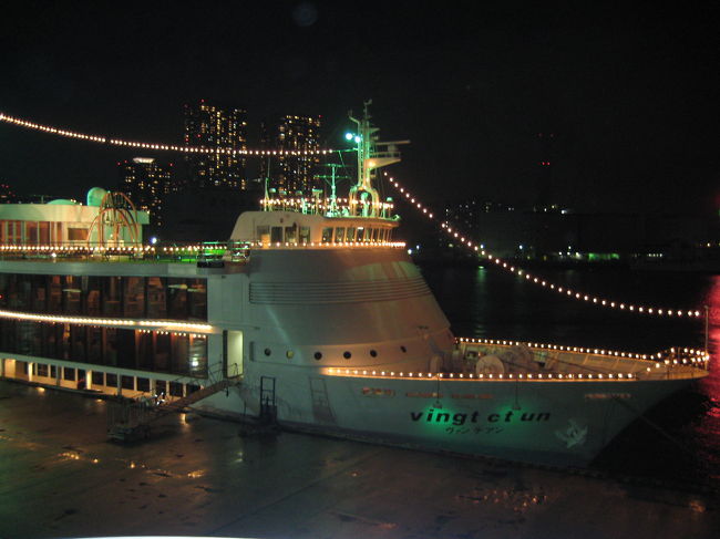 船も近くでパチリ。