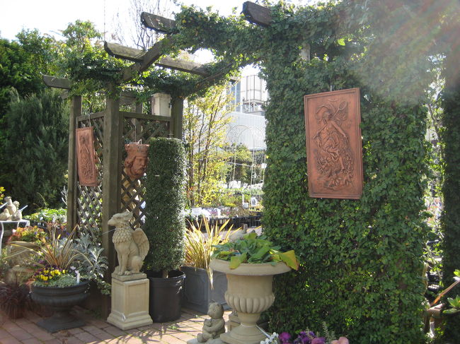 でも意外と狭く、種類もそれほど多くないようで、、、<br />１０分ほどで見て回りました。