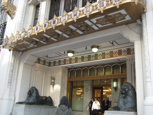 また無料巡回バスに乗って、<br />着いたのは日本橋三越です。<br />最後の目的は、、、