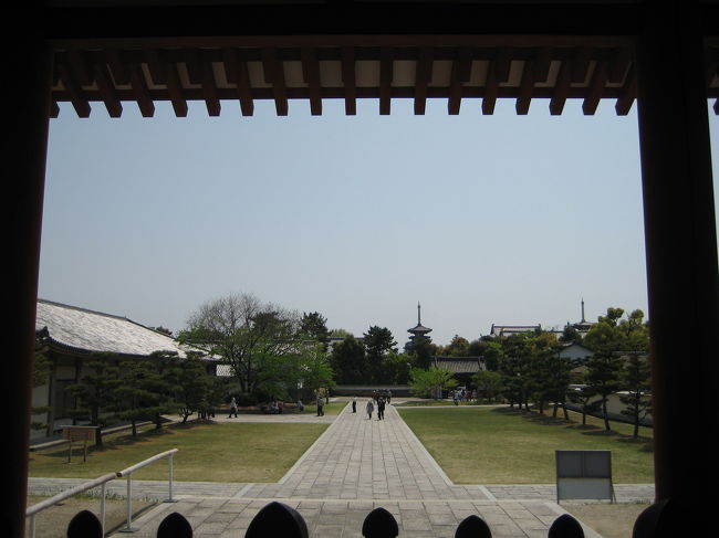 薬師寺には平山郁夫画伯の三蔵法師が旅したシルクロードの壁画があり大変素晴らしかったです。<br /><br /><br />