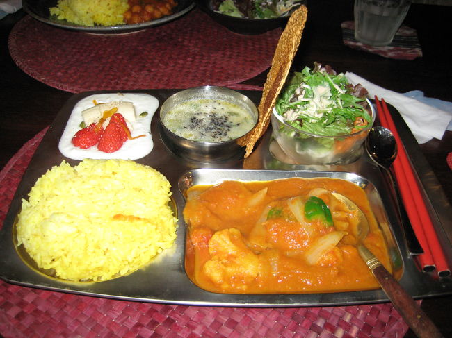 ほうじ茶ソフトクリーム、コロッケを食した後、<br />私が頼んだのはベジタブルセット。<br />とっても美味しかったです。<br /><br />どんだけ食べるのか〜と<br />なんか”てくてくお散歩世界遺産”が、☆グルメツアー☆になっちゃったみたいですが、この日私たちが歩いたのは約２万歩・・・・・。<br /><br />このあと４人は大阪へ・・・<br />なんと夜からお仕事だったのです。<br /><br />たくさん歩いてたくさん食べて楽しい日帰り旅でした。<br /><br /><br /><br /><br />