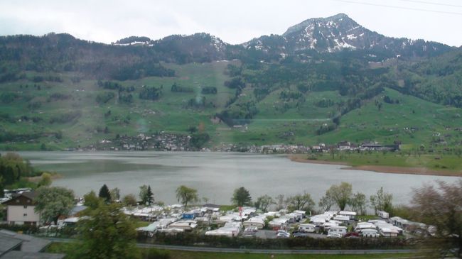 チューリッヒへ向かう列車の車窓