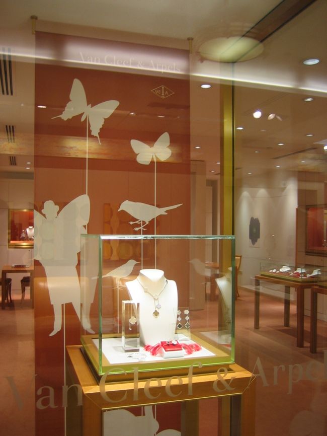 こちらは・・ウィンドーショッピング＠＠<br /><br />いつかは買いたいヴァンクリ♪