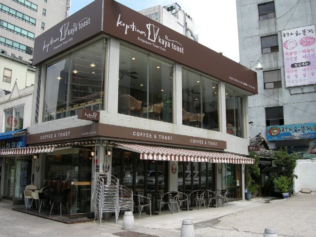 こちらが『Kopitiam』おしゃれなカフェです。