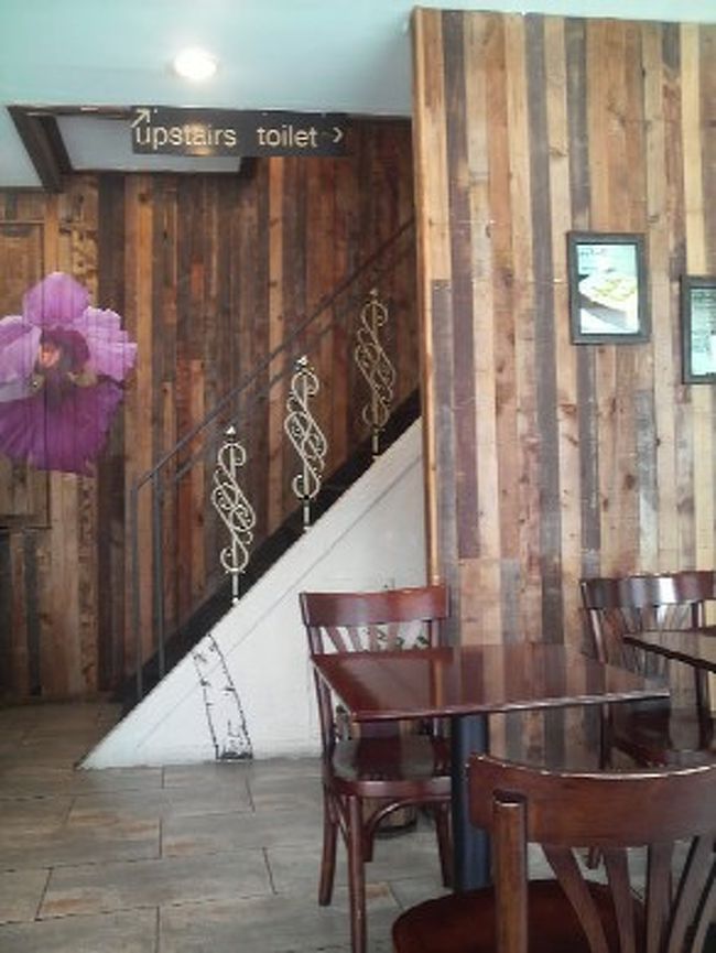 川べりに建っていてくつろげます。お店の中もステキ☆