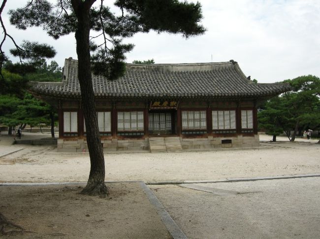 連絡通路を経て、『昌慶宮・昌徳宮』へ。<br />写真は歓慶殿。