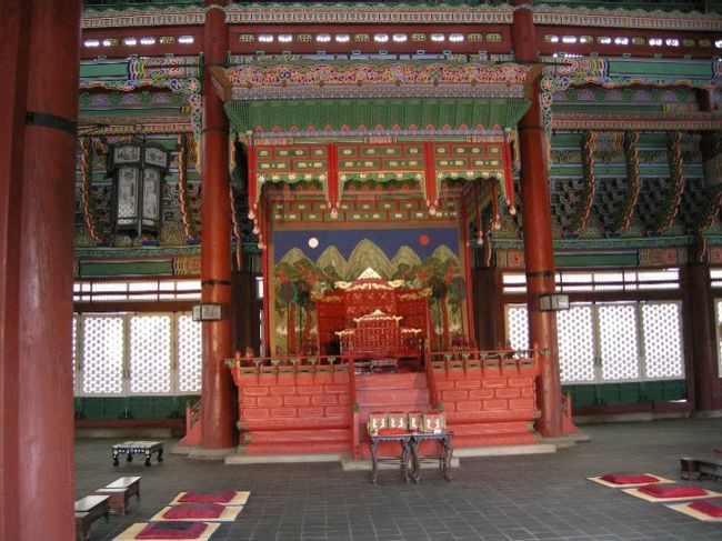 細かな細工が施されています。