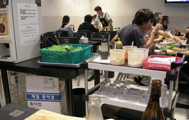 お肉をまくお野菜は自分で取ってきます。食べ放題。