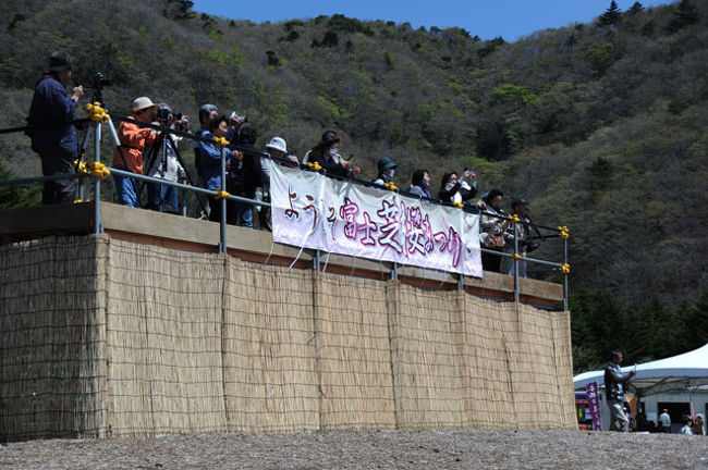 ここから見ると竜神池も見えます。<br />園内の一番高台です。