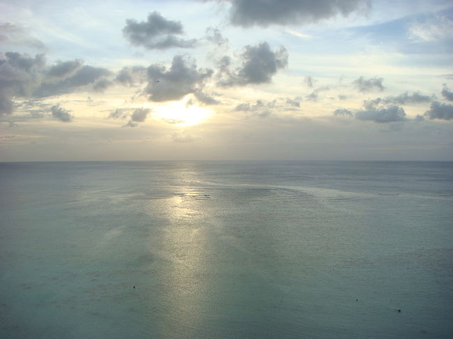 ママがスパに言ってる間に撮影された夕焼け。<br />まだ焼けてません。<br />実際のサンセットは、曇りのため見れず･･･