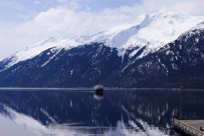 ジュノー行きのフェリーがやってきました。<br />ジュノーまでは6時間半かかります。これでも速い方のフェリーです。