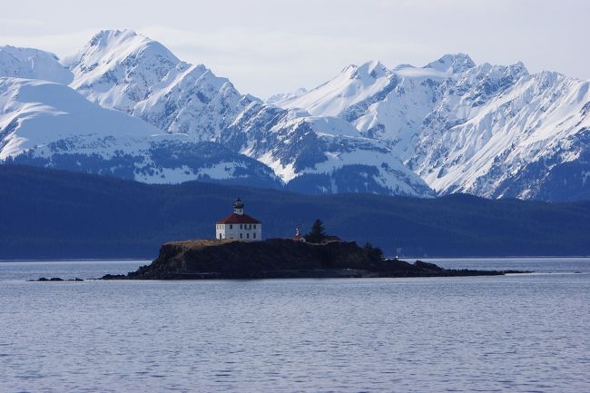 途中でエルドレッドロック灯台が見えます。<br />これは、アラスカ州で最古に建てられた灯台だそうです。