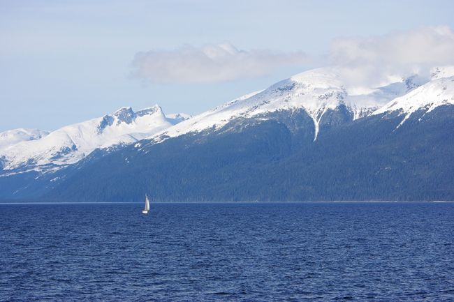 白いヨットがいい感じです。