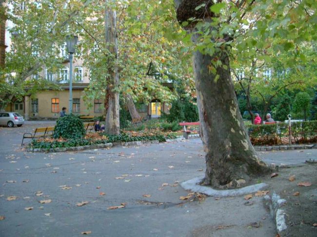 ブダペスト　ルカーチ温泉敷地内