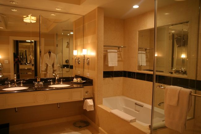 さて、バスルームなどを見てみましょうか。