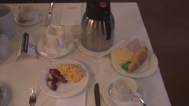 4月30日ホテルでの朝食。<br />ザルツブルグは昨日よりもきつい雨です。<br />ウィーンの方は曇りのち晴れということなので行ってきたいと思います。約片道3時間。