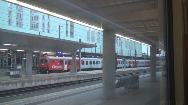 途中の停車駅リンツ駅です。<br />この列車はザルツブグを出てウィーンまでの間はこのリンツ駅にしか止まりません。