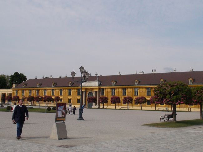 シェーンブルン宮殿　右側