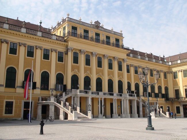 シェーンブルン宮殿<br />宮殿内の見学に行きたいと思います。